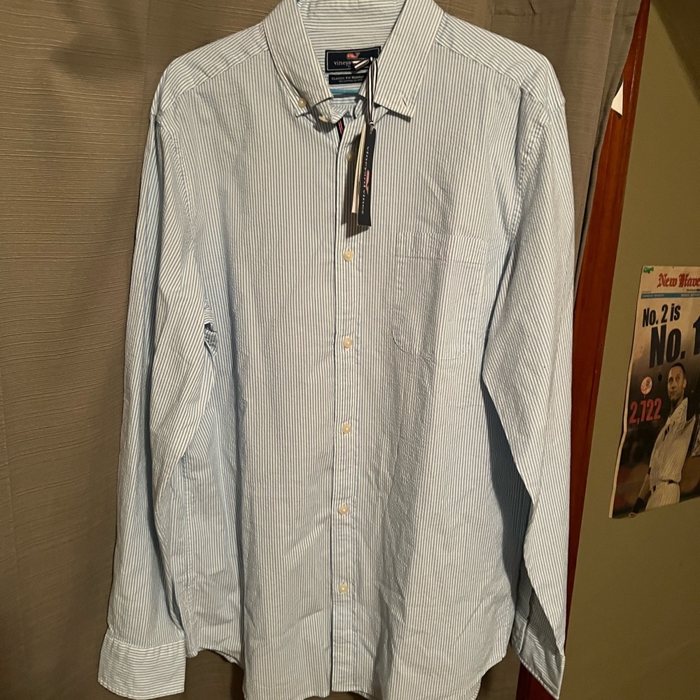 Vineyard Vines Ocean Breeze collar.